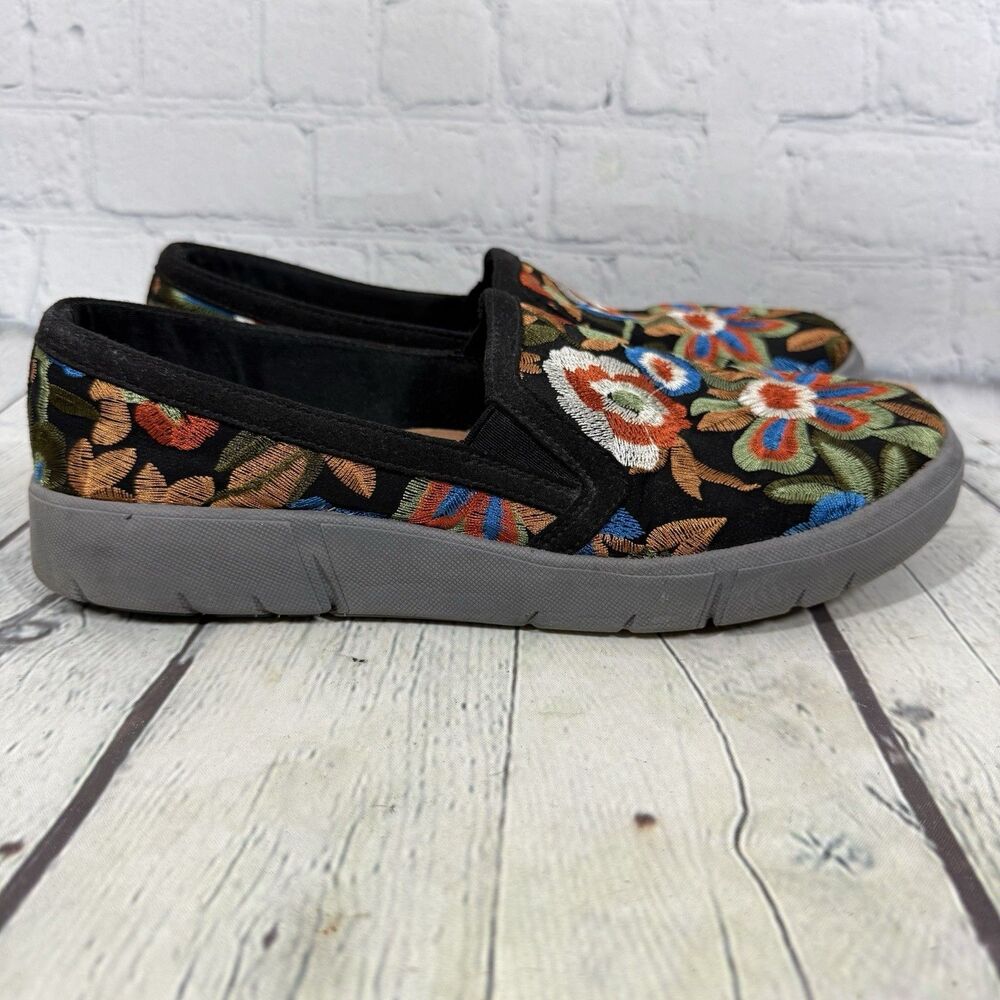 Baretraps Beech Comfort Loafers Women Size 9.5 Floral Embroidered Slip On Boho